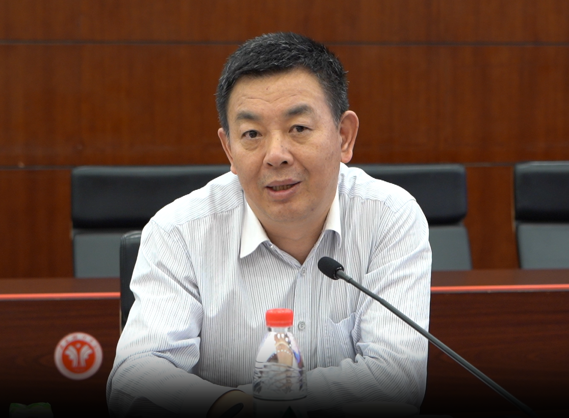 行政法学院副院长喻少如讲话.png