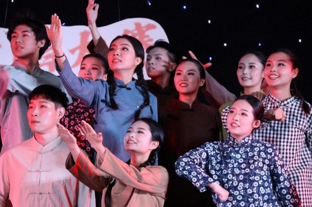 舞蹈《黎明前》