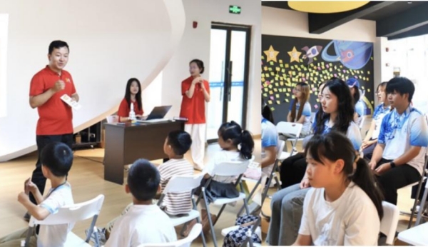 “科技自强课”现场。重庆师范大学供图