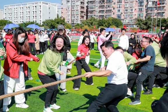 拔河比赛。西南政法大学供图