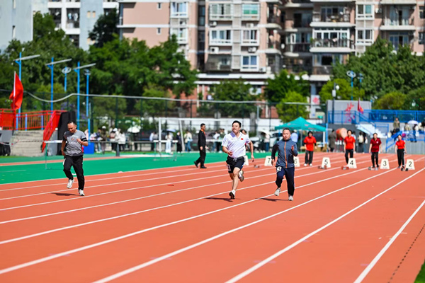 师生同乐。西南政法大学供图