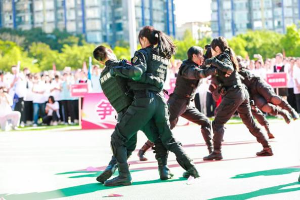 刑侦利剑特训队武术表演。西南政法大学供图